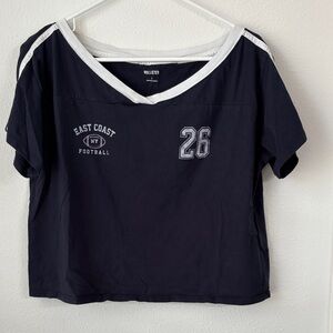 Hollister Women's Navy and White V-Neck Jersey